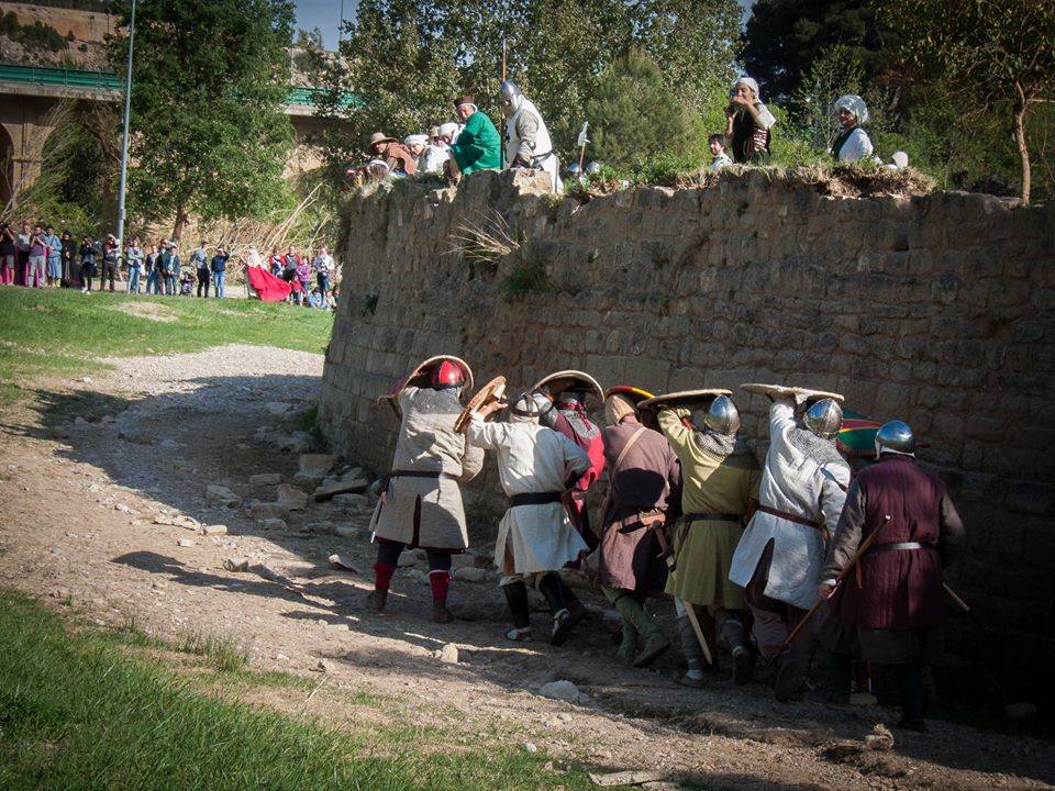 Partida de Almogávares hostigada desde las murallas de Alcañiz