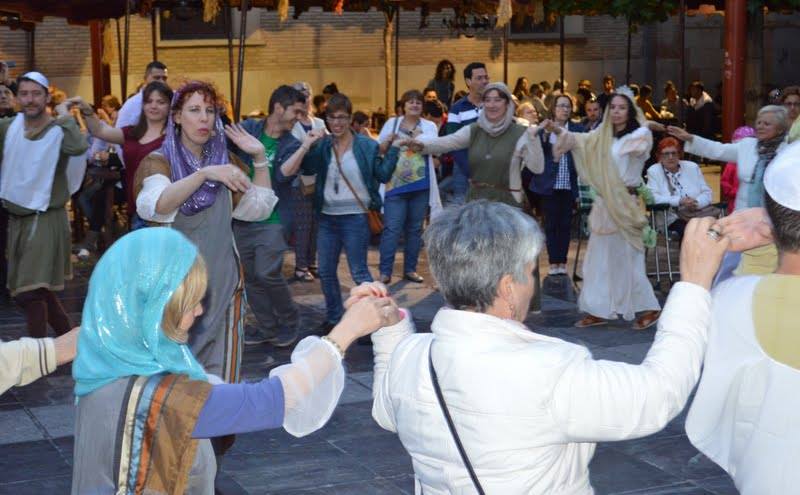 Bailes Hebreos después de la boda judía en el mercado de las 3 culturas de Zaragoza